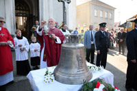 Požízení nového kostelního zvonu v Sedlci, fotka č. 1